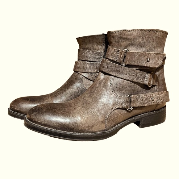 {Vera Wang Lavender Label} Brown Distressed Moto Boot Size 7.5 - Picture 1 of 10